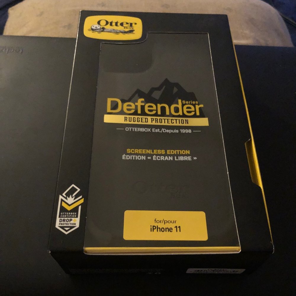 NIB iPhone 11 OtterBox Defender Screenless Case